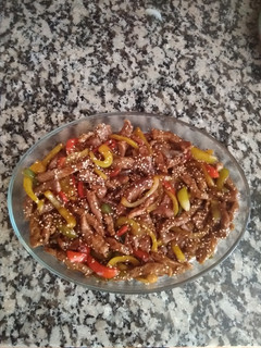 Una foto de Teriyaki de ternera con verduras