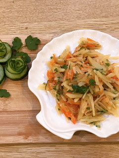 A picture of Taiwanese Potato salad.