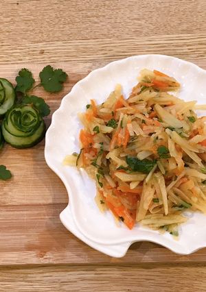 A picture of Taiwanese Potato salad.