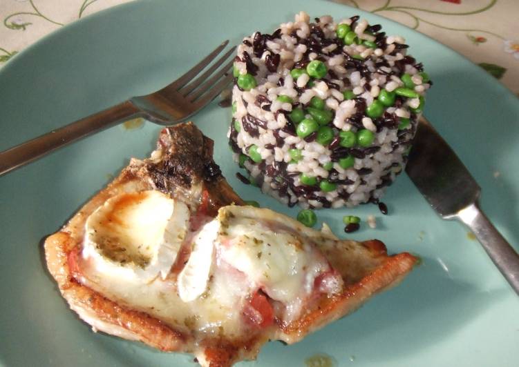 Chuletas de cerdo a la napolitana con queso de  cabra