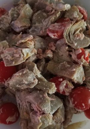 Una foto de Ensalada de alcachofas con atún