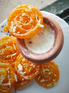 રબડી વિથ જલેબી રેસીપી મુખ્ય ફોટો
