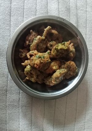 મેથી ના ગોટા (Methi Gota Recipe In Gujarati) રેસીપી મુખ્ય ફોટો