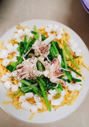 Hình của món Mì xào mực cải ngọt.