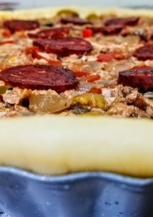Una foto de EMPANADA🥟 Gallega de Atún con Chorizo español...!