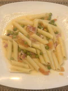 Una foto de Pasta con chícharos y tocino
