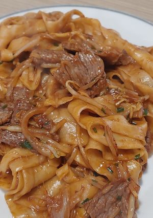 Foto de Noodles "Chow fun" (ou "ho fun") de vaca - receita chinesa