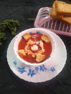 ક્રિમી ટોમેટો સૂપ(Creamy Tomato Soup Recipe In Gujarati) રેસીપી મુખ્ય ફોટો