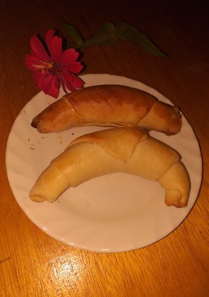 Una foto de Cachitos venezolanos de jamón y queso