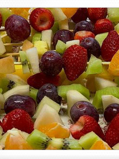 Una foto de Brochette frutal