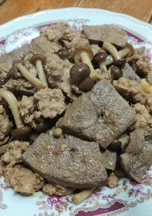 รูปของ ตับผัดซีอิ๊วใส่หมูสับและเห็ดชิเมจิ