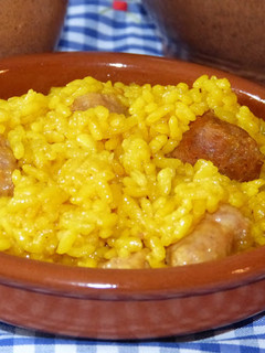 Una foto de Arroz con salchichas