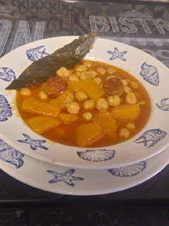 Una foto de Garbanzos con calabaza y chorizo