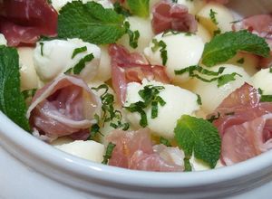 O poză a rețetei Jambon serrano cu pepene galben.