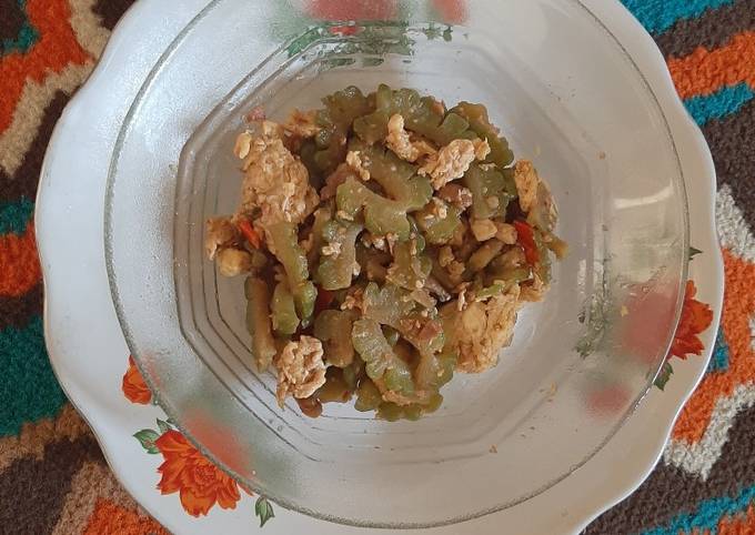 Ternyata begini lho! Bagaimana cara bikin Tumis Pare Telur Tauco dijamin gurih
