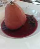 Peras pochadas en vino tinto