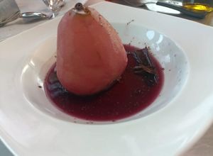 Una foto de Peras pochadas en vino tinto