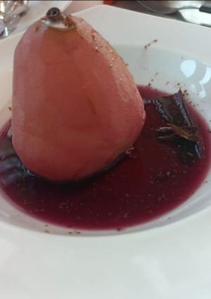 Una foto de Peras pochadas en vino tinto