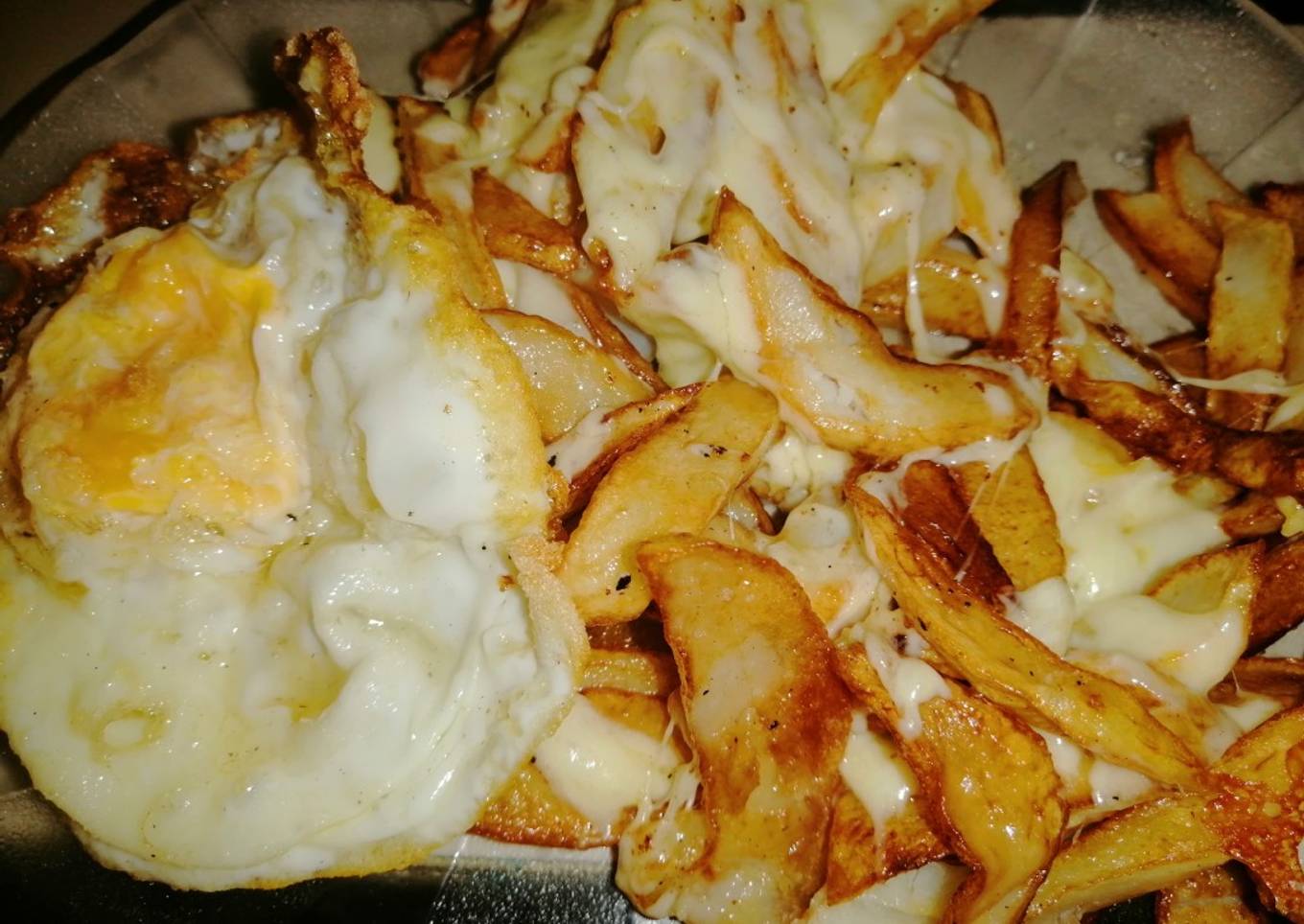 Papas fritas caseras con muzzarella 😋