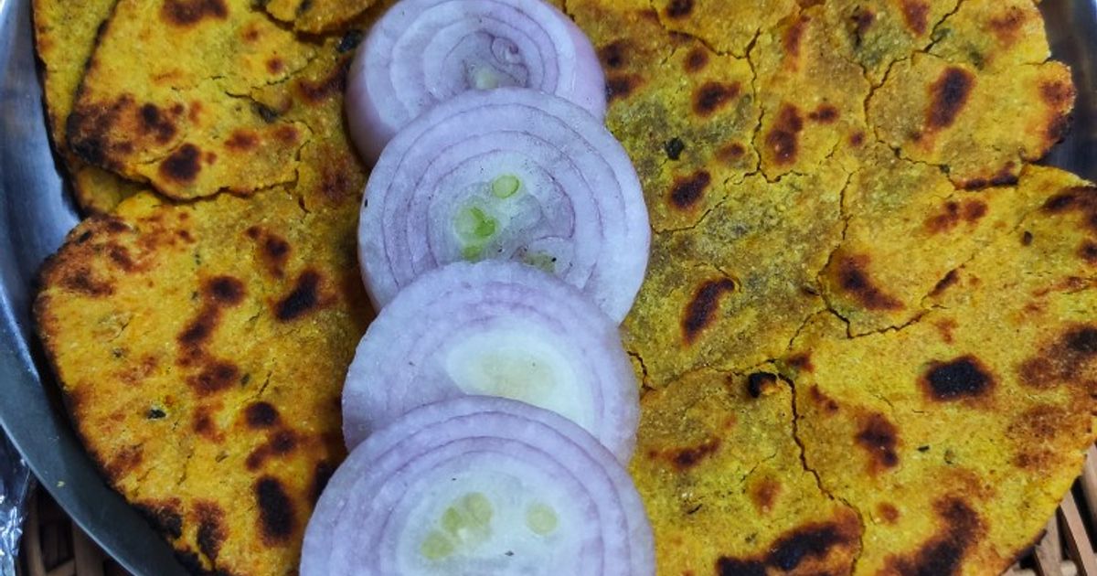 बेसनी टिक्कड़ रोटी (Besani Tikkad Roti Recipe In Hindi) रेसिपी बनाने की ...