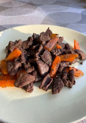 Pirított csirkemáj répával recept fotója