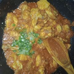A picture of Red Chicken Shinwari karahi.