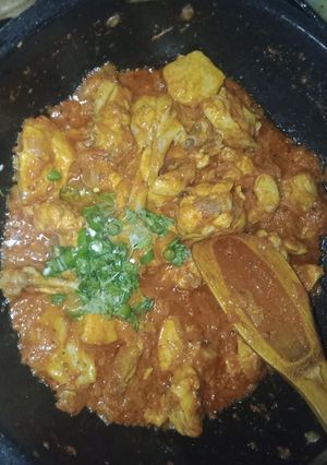 A picture of Red Chicken Shinwari karahi.