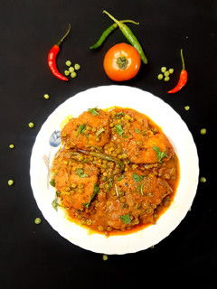 মটরশুঁটি দিয়ে রুই মাছ রেসিপির প্রধান ছবি