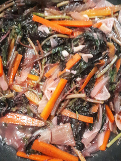 Foto resep Tumis Wortel Bayam Merah