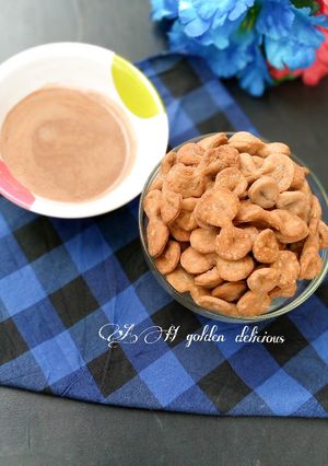 A picture of Sweet and spicy crackers.