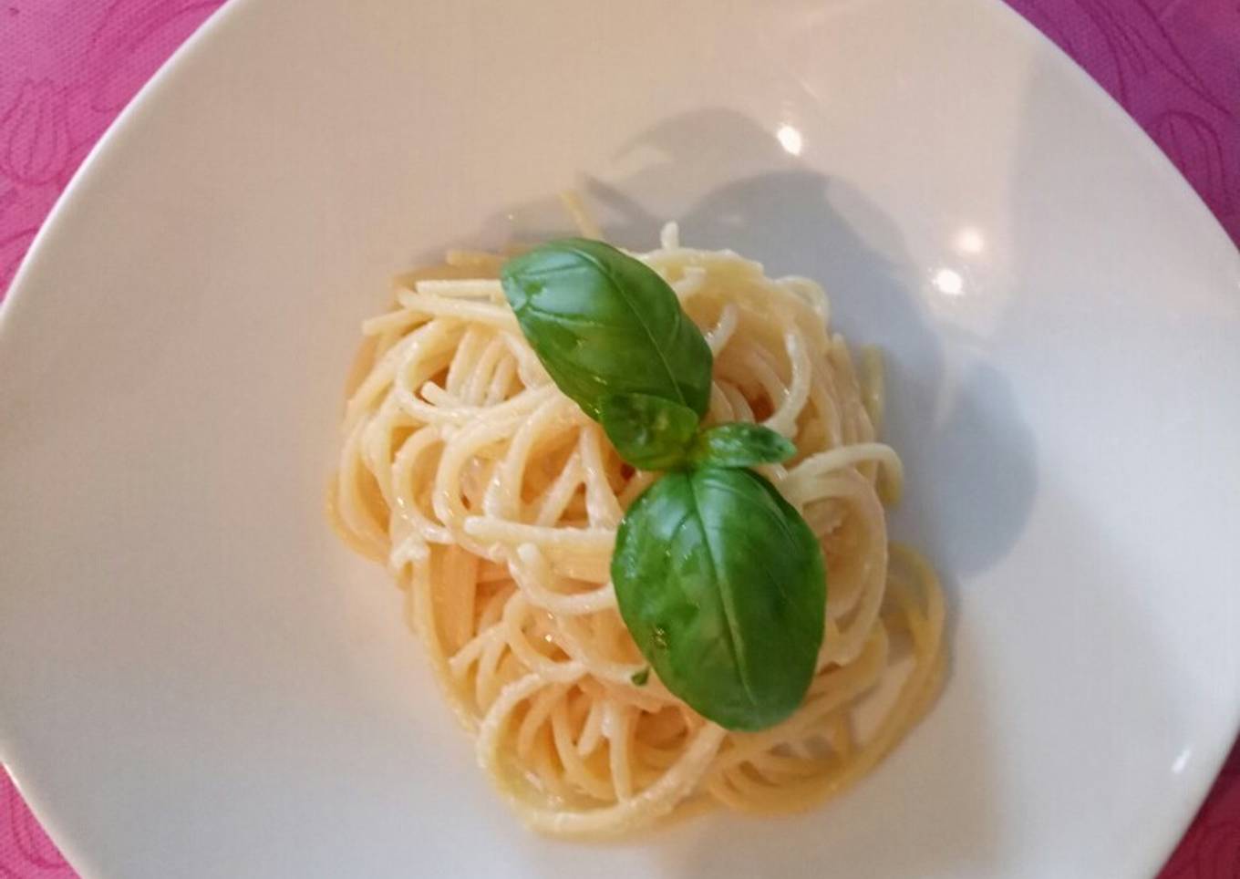Spaghetti al limone e basilico