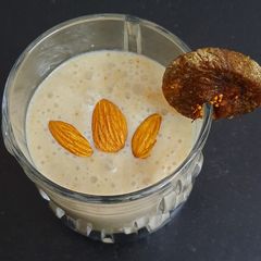 A picture of Anjir almond milkshake.