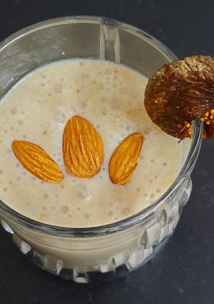 A picture of Anjir almond milkshake.