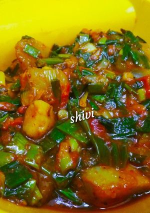 A picture of Spring onion with patato in 5 minutes.