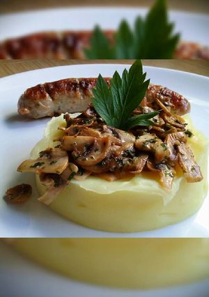 Una foto de Butifarra con champiñones y puré de patata
