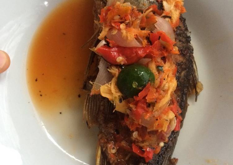 Sambel Sunda pecak ikan emas