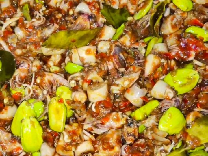 Easy Steps Prepare Recipes Sambal cumi pete the Delicious Really Delicious.