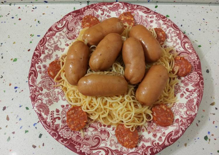 Fideos chinos con salchichas ahumadas