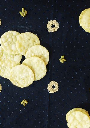 સુંવાળી (Suvadi Recipe In Gujarati) રેસીપી મુખ્ય ફોટો