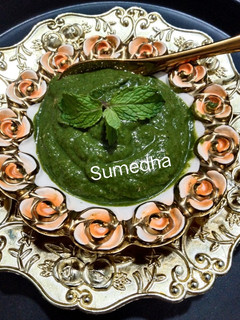 पुदिना चटणी (pudina chutney recipe in marathi) रेसिपी चे मुख्य फोटो