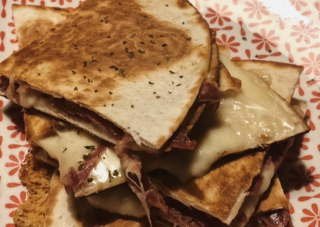 Crepe de ibérico y havarti trufado