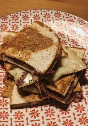Una foto de Crepe de ibérico y havarti trufado