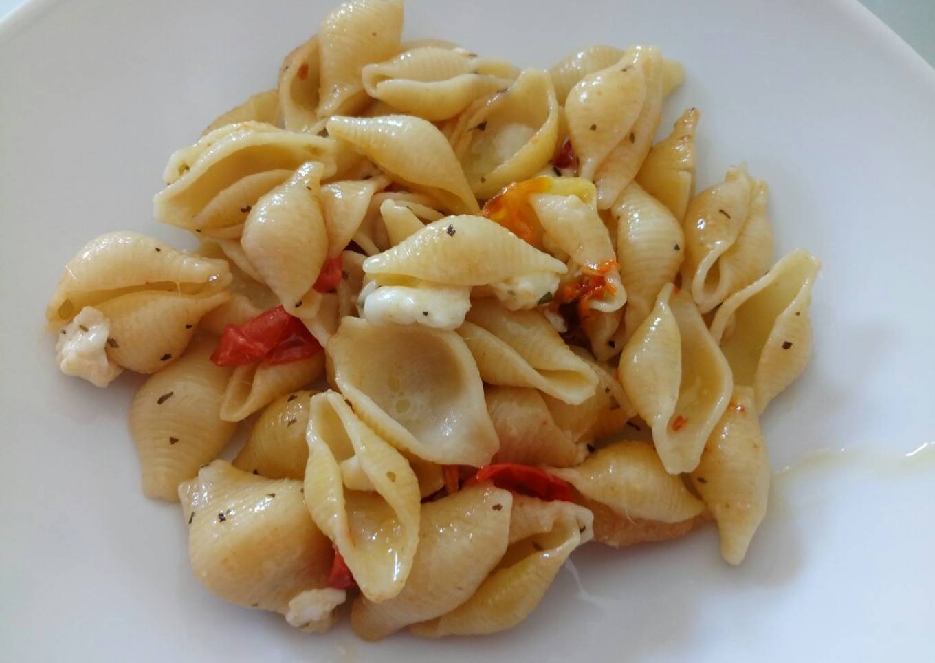Pasta shells with roasted rainbow tomatoes