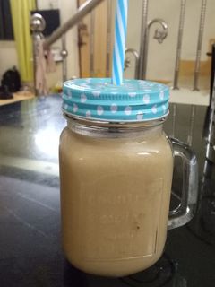 ચીકુ મિલ્ક શેક (Chikoo Milk Shake Recipe In Gujarati) રેસીપી મુખ્ય ફોટો