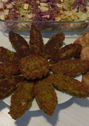 عکسی از دستور کتلت عدس بدون گوشت 😍و سالاد میوه
