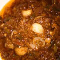 A picture of Onion sauce.