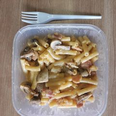 A picture of Mac and cheese.