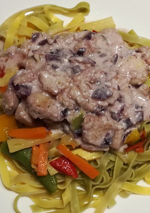 Tejszínes-kapros tőkehal színes tésztával recept fotója