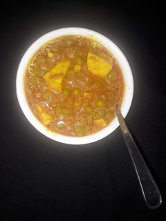 A picture of Matar paneer.