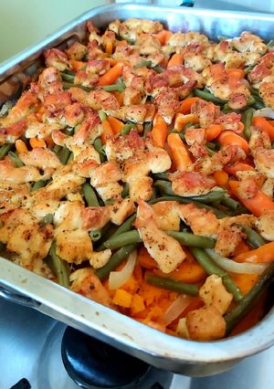 Zöldséges tepsis csirke recept fotója